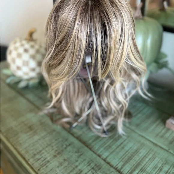 Belle Tress ICON HT Collection - Kelly - in Sparkling Champagne – R - Picture 5 of 11